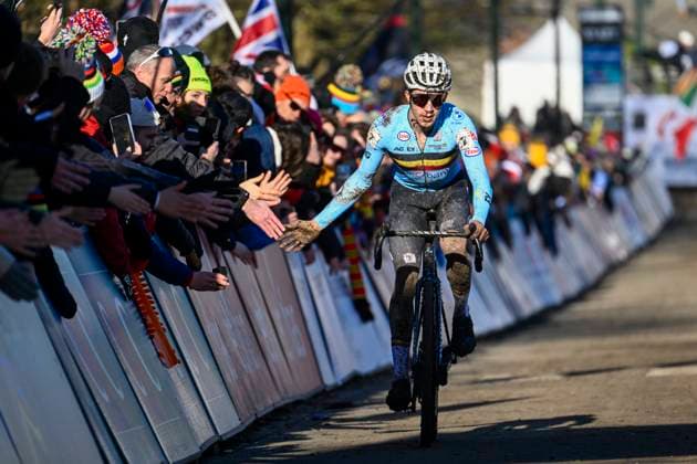 2025 UCI Cyclo-Cross WC - Men Under 23 LIEVIN, FRANCE - FEBRUARY 01 : Michels Jente (BEL) at the finish line during the 2025 UCI Cyclo-Cross World Championships for Men Under 23 on February 01, 2025 in Lievin, France, 01 02 2025 Lievin France  Copyright: xNicoxVereeckenx