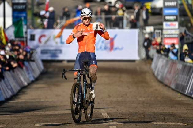 2025 UCI Cyclo-Cross WC - Men Under 23 LIEVIN, FRANCE - FEBRUARY 01 : Del Grosso Tibor (NED) celebrating his victory during the 2025 UCI Cyclo-Cross World Championships for Men Under 23 on February 01, 2025 in Lievin, France, 01 02 2025 Lievin France  Copyright: xNicoxVereeckenx