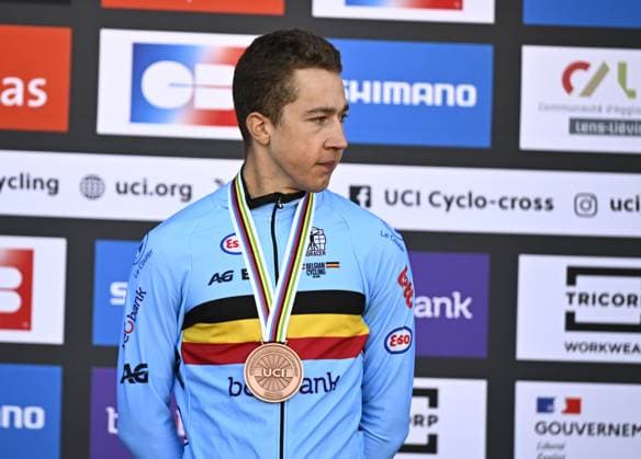Belgian Jente Michels celebrates on the podium after the men U23 race, at the UCI Cyclocross World Championships, in Lievin, France, Saturday 01 February 2025. The world championships are taking place from 31 January until 02 February. JASPERxJACOBS  x111572704x