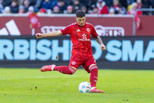 2. Fussball-Bundesliga: Fortuna Düsseldorf - SSV Ulm 1846 Fussball, 01.02.2024 Dawid Kownacki (Fortuna Düsseldorf, 24) erzielt das Tor zum 3:2 per Elfmeter. 2. Fussball-Bundesliga, Fortuna Düsseldorf - SSV Ulm 1846 Fussball, 20. Spieltag, am 01.02.2024, Merkur Spiel-Arena, Düsseldorf DFL regulations prohibit any use of photographs as image sequences and or quasi-video