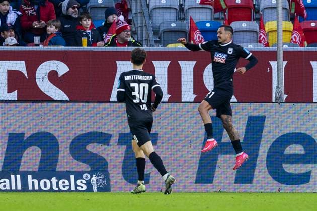 2. Fussball-Bundesliga: Fortuna Düsseldorf - SSV Ulm 1846 Fussball, 01.02.2024 Jubel nach dem Tor zum 2:2 durch Oliver Batista Meier (SSV Ulm 1846 Fussball, 21). 2. Fussball-Bundesliga, Fortuna Düsseldorf - SSV Ulm 1846 Fussball, 20. Spieltag, am 01.02.2024, Merkur Spiel-Arena, Düsseldorf DFL regulations prohibit any use of photographs as image sequences and or quasi-video