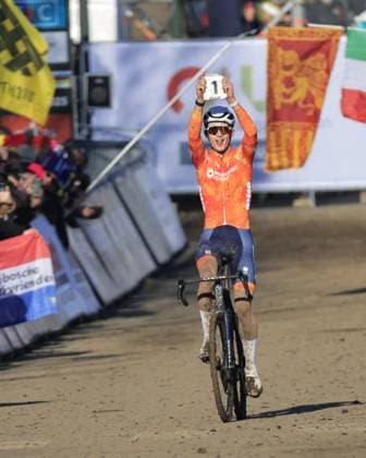 CICLISMO - Ciclocross - 2025 UCI Cyclo-Cross World Championships 2025 ciclo-cross world championships - Lievin, France - Tibor Del Grosso during the race during 2025 UCI Cyclo-Cross World Championships, Cyclocross race in Lievin, France, February 01 2025 Lievin France  Copyright: xIPAxSport ABACAx
