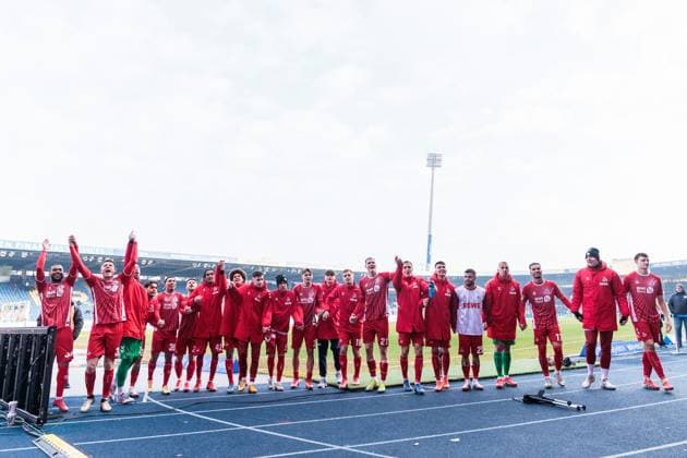 2. Fußball Bundesliga: Eintracht Braunschweig - 1. FC Köln; 01.02.2025 Die Spieler des 1. FC Köln feiern den Sieg vor der Kurve mit den mitgereisten Fans 2. Fußball Bundesliga, Eintracht Braunschweig - 1. FC Köln, Braunschweig, EINTRACHT-Stadion am 01.02.2025 DFL REGULATIONS PROHIBIT ANY USE OF PHOTOGRAPHS AS IMAGE SEQUENCES AND OR QUASI-VIDEO.