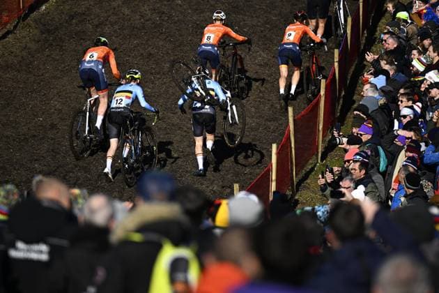 Dutch and Belgian riders pictured during the women elite race, at the UCI Cyclocross World Championships, in Lievin, France, Saturday 01 February 2025. The world championships are taking place from 31 January until 02 February. JASPERxJACOBS  x111577418x