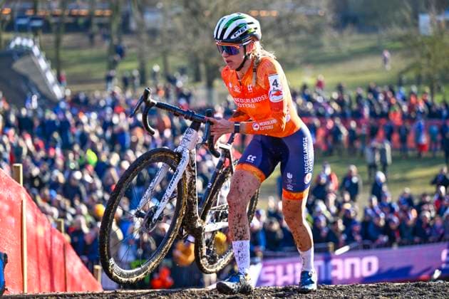 2025 UCI Cyclo-Cross WC - Women Elite LIEVIN, FRANCE - FEBRUARY 01 : Van Der Heijden Inge (NED) in action during the 2025 UCI Cyclo-Cross World Championships for Women Elite on February 01, 2025 in Lievin, France, 01 02 2025 Lievin France  Copyright: xNicoxVereeckenx
