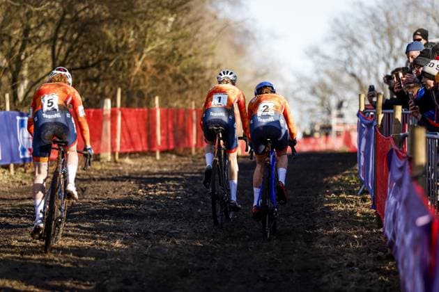 LIEVIN, FRANCE - (l-r) Cyclists Puck Pieterse (Netherlands), Fem van Empel (Netherlands) and Lucinda Brand (Netherlands) in action during the cyclocross World Cup in Lievin, France. ANP BAS CZERWINSKI xVIxANPxSportx xxANPxIVx 518855757 originalFilename: 518855757.jpg