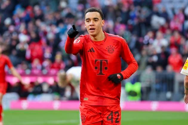 Jamal Musiala (FC Bayern Muenchen) bejubelt seinen Treffer zum 1:0, Bundesliga, FC Bayern München v Holstein Kiel, Allianz Arena am 01. February 2025 in München, Deutschland. (Foto von Marco Steinbrenner DeFodi Images) Jamal Musiala (FC Bayern Muenchen) celebrates after scoring his teams first goal, Bundesliga, FC Bayern München v Holstein Kiel, Allianz Arena, February 1, 2025 in Munich, Germany. (Photo by Marco Steinbrenner DeFodi Images) DFL regulations prohibit any use of photographs as image sequences and or quasi-video. Defodi-700_muenchen_kiel_20250201_016