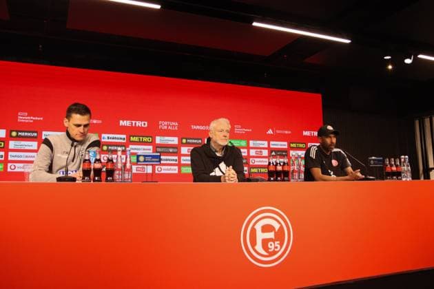 01.02.2025, xfanx, Fussball 2.Bundesliga, Fortuna Duesseldorf - SSV Ulm 1846 v.l. Cheftrainer Thomas Wörle Woerle (SSV Ulm 1846) und Cheftrainer Daniel Thioune (Fortuna Düsseldorf), rechts im Bild, bei der Pressekonferenz in Düsseldorf (DFL DFB REGULATIONS PROHIBIT ANY USE OF PHOTOGRAPHS as IMAGE SEQUENCES and or QUASI-VIDEO) Duesseldorf