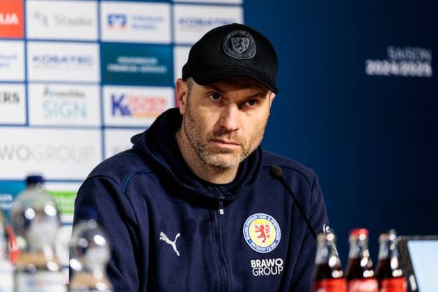 2. Fußball Bundesliga: Eintracht Braunschweig - 1. FC Köln; 01.02.2025 Daniel Scherning (Trainer Eintracht Braunschweig) während der Pressekonferenz 2. Fußball Bundesliga, Eintracht Braunschweig - 1. FC Köln, Braunschweig, EINTRACHT-Stadion am 01.02.2025 DFL REGULATIONS PROHIBIT ANY USE OF PHOTOGRAPHS AS IMAGE SEQUENCES AND OR QUASI-VIDEO.