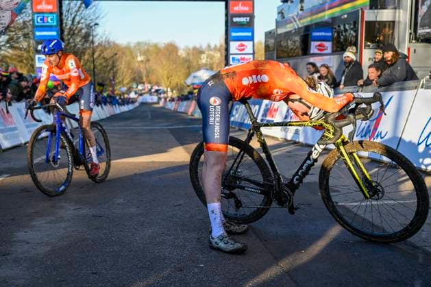 2025 UCI Cyclo-Cross WC - Men Under 23 LIEVIN, FRANCE - FEBRUARY 01 : Van Empel Fem (NED) , Brand Lucinda (NED) at the finish line during the 2025 UCI Cyclo-Cross World Championships for Men Under 23 on February 01, 2025 in Lievin, France, 01 02 2025 Lievin France  Copyright: xNicoxVereeckenx