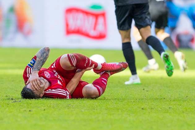 2. Fussball-Bundesliga: Fortuna Düsseldorf - SSV Ulm 1846 Fussball, 01.02.2024 Dawid Kownacki (Fortuna Düsseldorf, 24) mit Schmerzen am Boden. 2. Fussball-Bundesliga, Fortuna Düsseldorf - SSV Ulm 1846 Fussball, 20. Spieltag, am 01.02.2024, Merkur Spiel-Arena, Düsseldorf DFL regulations prohibit any use of photographs as image sequences and or quasi-video