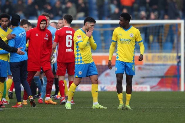 Braunschweig vs. Köln, 2. BL Braunschweig, 01.02.2025, FUßBALL - Eintracht Braunschweig vs. 1. FC Köln, 2. BL, Saison 2024 25. Spielende, Fabio Kaufmann (Eintracht Braunschweig) Braunschweig