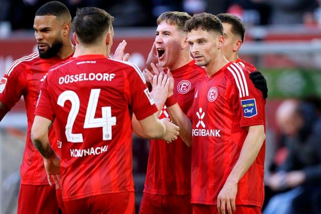 JOHANNESSON Isak Fortuna Duesseldorf jubelt nach seinem Tor zum 1 : 0 mit HAAG Giovanni, HEYER Moritz und SIEBERT Jamil DFL 2. Bundesliga Saison 2024 - 2025 Spiel Fortuna Duesseldorf - SSV Ulm 3 : 2 am 01.02.2025 in Duesseldorf DFL REGULATIONS PROHIBIT ANY USE OF PHOTOGRAPHS as IMAGE SEQUENCES and or QUASI-VIDEO