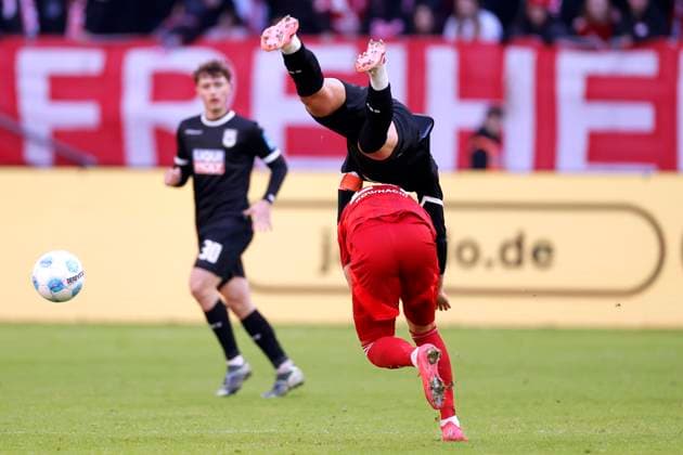 KOWNACKI Dawid Fortuna Duesseldorf mit Kapitaen REICHERT Johannes DFL 2. Bundesliga Saison 2024 - 2025 Spiel Fortuna Duesseldorf - SSV Ulm 3 : 2 am 01.02.2025 in Duesseldorf DFL REGULATIONS PROHIBIT ANY USE OF PHOTOGRAPHS as IMAGE SEQUENCES and or QUASI-VIDEO