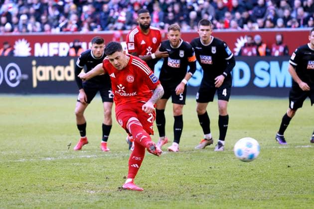 KOWNACKI Dawid Team Fortuna Duesseldorf beim 11m DFL 2. Bundesliga Saison 2024 - 2025 Spiel Fortuna Duesseldorf - SSV Ulm 3 : 2 am 01.02.2025 in Duesseldorf DFL REGULATIONS PROHIBIT ANY USE OF PHOTOGRAPHS as IMAGE SEQUENCES and or QUASI-VIDEO