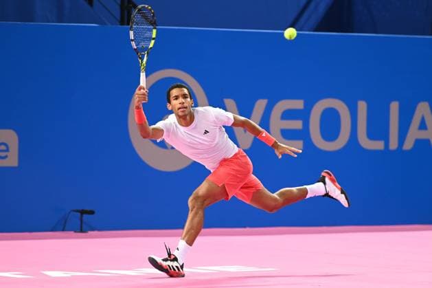 Sport Bilder des Tages TENNIS : Open Sud de France ATP, Tennis Herren 250 - 01 02 2025 MONTPELLIER, FRANCE - 01 FEVRIER : 2 Felix AUGER-ALIASSIME (CAN) lors de la demi-finale du tournoi Open Sud de France ATP 250 contre Jesper DE JONG (NED) a Montpellier le 1er fÃ vrier 2025. France  Copyright: xValentinaxClaretx