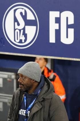 Ben Manga (Direktor Profifußball und Scout FC Schalke 04) Fans des FC Schalke 04 beim Spiel der 2. BL (Saison 2024 25) FC Schalke 04 - 1. FC Magdeburg Copyright: Thomas Pakusch