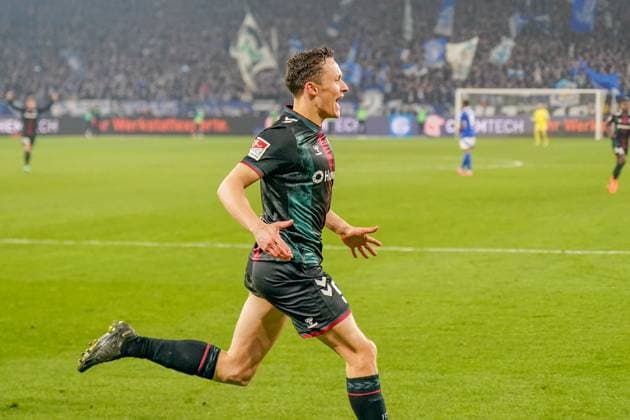 Sport Themen der Woche KW05 Sport Bilder des Tages Deutschland: 2. Bundesliga 2024 2025, 20. Spieltag - FC Schalke 04 vs. 1. FC Magdeburg - Veltins Arena (Gelsenkirchen): Tor und Torjubel nach dem 0:3 Hattrick durch Martijn Kaars (Magdeburg, 9) *** Germany 2 Bundesliga 2024 2025, Matchday 20 FC Schalke 04 vs 1 FC Magdeburg Veltins Arena Gelsenkirchen Goal and goal celebration after the 0 3 hat-trick by Martijn Kaars Magdeburg, 9 Copyright: xJOERANxSTEINSIEKx