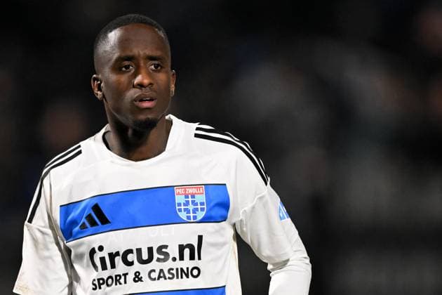 ZWOLLE - Jamiro Monteiro of PEC Zwolle is disappointed during the Dutch Eredivisie match between PEC Zwolle and FC Utrecht at MAC3Park stadium on Feb. 1, 2025 in Zwolle, Netherlands. ANP Dutch Eredivisie 2024 25 xVIxANPxSportx xxANPxIVx 518893332 originalFilename: 518893332.jpg