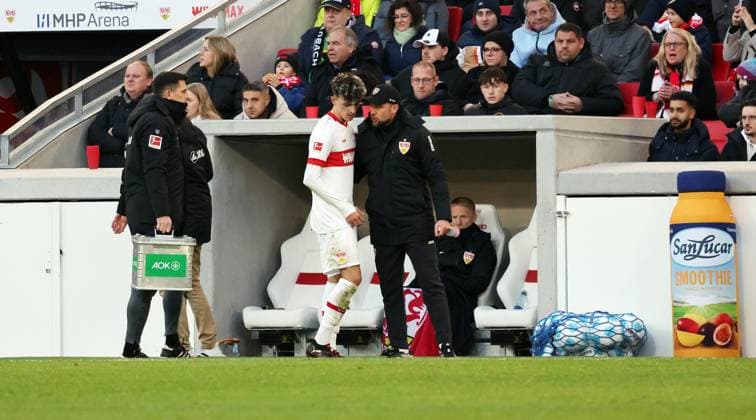 01.02.25 VfB Stuttgart - Borussia Mönchengladbach Deutschland, Stuttgart, 01.02.2025, Fussball, Bundesliga, VfB Stuttgart - Borussia Mönchengladbach: v.l. Ameen Al-Dakhil (VfB Stuttgart), Sebastian Hoeneß (Trainer VfB Stuttgart).