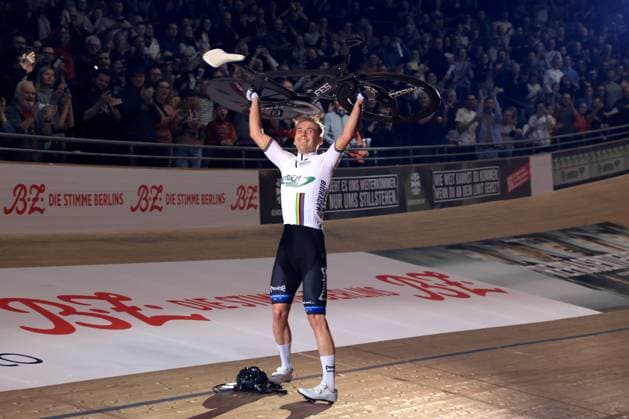 Bilder des Jahres 2025, Sport 02 Februar Sport Themen der Woche KW05 Sport Bilder des Tages DEU, Sixdays-Weekend, 02.02.2025, Velodrom, Berlin, DEU, Sixdays-Weekend, im Bild Theo Reinhardt GER Foto: Juergen Engler nordphoto GmbH *** DEU, Sixdays Weekend, 02 02 2025, Velodrom, Berlin, DEU, Sixdays Weekend, in the picture Theo Reinhardt GER Photo Juergen Engler nordphoto GmbH nordphotoxGmbHx xEngler nph00076