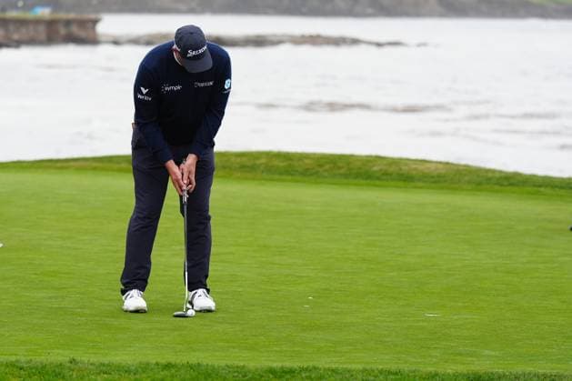 PEBBLE BEACH, CA - FEBRUARY 01: PGA, Golf Herren golfer Sepp Straka makes a birdie putt on the 18th hole during the third round of the AT&T Pebble Beach Pro AM on February 1, 2025, at Pebble Beach Golf Links in Pebble Beach, California. (Photo by Brian Spurlock Icon Sportswire) GOLF: FEB 01 PGA AT&T Pebble Beach Pro-Am EDITORIAL USE ONLY Icon25020111