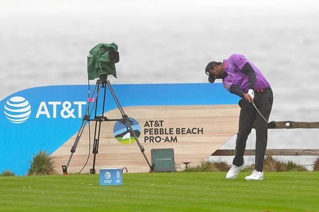 PEBBLE BEACH, CA - FEBRUARY 01: PGA, Golf Herren golfer Sahith Theegala plays his tee shot on the 18th hole during the third round of the AT&T Pebble Beach Pro AM on February 1, 2025, at Pebble Beach Golf Links in Pebble Beach, California. (Photo by Brian Spurlock Icon Sportswire) GOLF: FEB 01 PGA AT&T Pebble Beach Pro-Am EDITORIAL USE ONLY Icon25020149