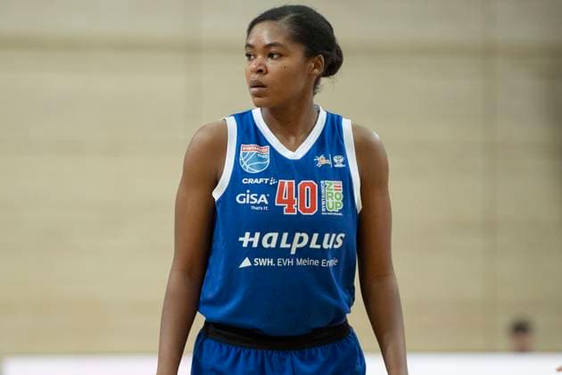 Halle, Deutschland 01. Februar 2025: Toyota DBBL - 2024 2025 -Syntainics MBC vs. Saarlouis Royals Im Bild: Krystal Freeman (Halle) SWH.arena Sachsen Anhalt Copyright: xFotostandx xxBallaschx