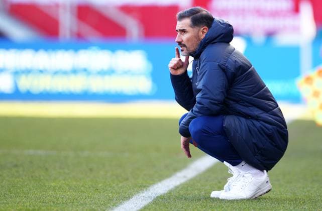 Cristian Fiel Trainer Hertha Berlin , 2.Bundesliga , Jahn Regensburg-Hertha Berlin , Fußball , in den Jahnstadion , Regensburg , Bayern , Deutschland . Februar 01, 2025 . Photo by: Davide Elias Ipa Photo Pressefoto DENL Copyright: xDavidexEliasx