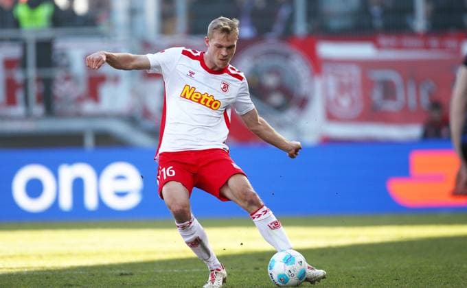 Louis Breunig , 2.Bundesliga , Jahn Regensburg-Hertha Berlin , Fußball , in den Jahnstadion , Regensburg , Bayern , Deutschland . Februar 01, 2025 . Photo by: Davide Elias Ipa Photo Pressefoto DENL Copyright: xDavidexEliasx