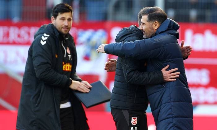 Andreas Patz Trainer Regensburg - Cristian Fiel Trainer Hertha Berlin , 2.Bundesliga , Jahn Regensburg-Hertha Berlin , Fußball , in den Jahnstadion , Regensburg , Bayern , Deutschland . Februar 01, 2025 . Photo by: Davide Elias Ipa Photo Pressefoto DENL Copyright: xDavidexEliasx