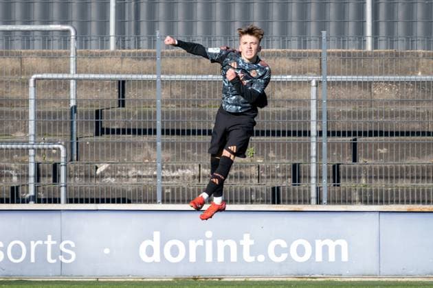 02.02.2025, Fussball: U19 DFB-Nachwuchsliga, Spieltag 01, Saison 2024 2025, 1.FC Koeln - FC Bayern Muenchen Franz-Kremer-Stadion in Köln. Lennart Karl (FC Bayern Muenchen, 07) bejubelt sein Tor zum 1:0. Foto: Kirchner-Media Thomas Haesler