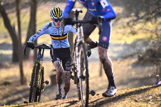 Belgian Giel Lejeune pictured in action during the junior men competition of the UCI cyclocross World Championship, WM, Weltmeisterschaft in Lievin, France, Sunday 02 February 2025. The world championships are taking place from 31 January until 02 February. JASPERxJACOBS  x111631495x