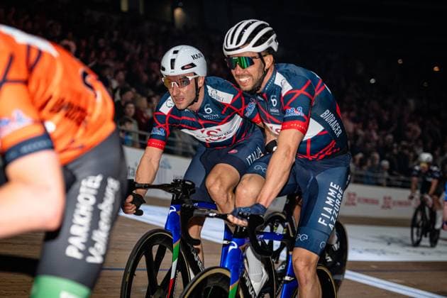 VIVIANI Elia, SCARTEZZINI Michele: Six Day Berlin 2025 Team 12 - VIVIANI Elia ( ITA ) - Black - SCARTEZZINI Michele ( ITA ) - Red Querformat - quer - horizontal - Landscape - Event Veranstaltung: Six Day Berlin 2025 - Category Kategorie: Cycling - Track cycling, Rad, Radsport, Bahnrad, Bahn Sixdays - Elite Men - Location Ort: Europe Germany - Berlin - Velodrom Berlin - Discipline: Madison - Distance: ... m - Date Datum: 01.02.2025 Saturday Day 2 -