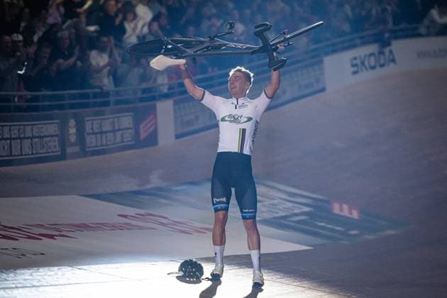 REINHARDT Theo: Six Day Berlin 2025 Team 1 - KLUGE Roger ( GER ) - Red - REINHARDT Theo ( GER ) - Black Querformat - quer - horizontal - Landscape - Event Veranstaltung: Six Day Berlin 2025 - Category Kategorie: Cycling - Track cycling, Rad, Radsport, Bahnrad, Bahn Sixdays - Elite Men - Location Ort: Europe Germany - Berlin - Velodrom Berlin - Discipline: Madison - Distance: ... m - Date Datum: 01.02.2025 Saturday Day 2 -