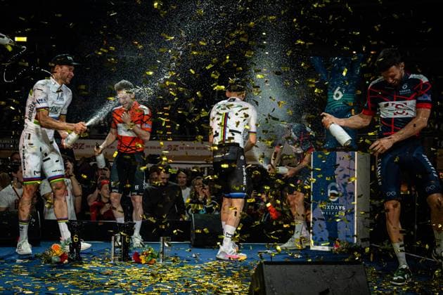 HEIJNEN Philip, HAVIK Yoeri, KLUGE Roger, REINHARDT Theo, VIVIANI Elia, SCARTEZZINI Michele: Six Day Berlin 2025 Team 2 - HEIJNEN Philip ( NED ) - Black - HAVIK Yoeri ( NED ) - Red Second Place - Team 1 - KLUGE Roger ( GER ) - Red - REINHARDT Theo ( GER ) - Black Winner - First Place - Team 12 - VIVIANI Elia ( ITA ) - Black - SCARTEZZINI Michele ( ITA ) - Red Third Place - Award Ceremony - Medal Ceremony - Podium - Querformat - quer - horizontal - Landscape - Event Veranstaltung: Six Day Berlin 2025 - Category Kategorie: Cycling - Track cycling, Rad, Radsport, Bahnrad, Bahn Sixdays - Elite Men - Location Ort: Europe Germany - Berlin - Velodrom Berlin - Discipline: Madison - Distance: ... m - Date Datum: 01.02.2025 Saturday Day 2 -