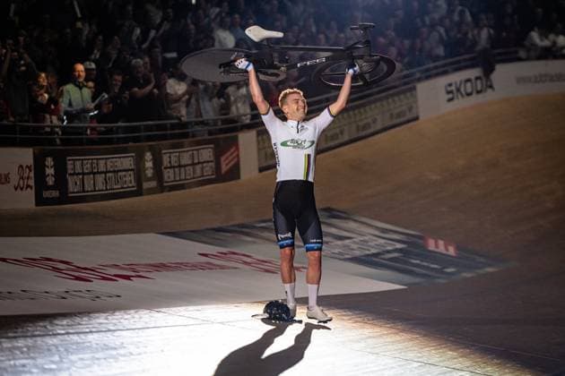 REINHARDT Theo: Six Day Berlin 2025 Team 1 - KLUGE Roger ( GER ) - Red - REINHARDT Theo ( GER ) - Black Querformat - quer - horizontal - Landscape - Event Veranstaltung: Six Day Berlin 2025 - Category Kategorie: Cycling - Track cycling, Rad, Radsport, Bahnrad, Bahn Sixdays - Elite Men - Location Ort: Europe Germany - Berlin - Velodrom Berlin - Discipline: Madison - Distance: ... m - Date Datum: 01.02.2025 Saturday Day 2 -