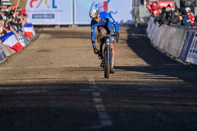 2025 UCI Cyclo-Cross WC - Men Junior LIEVIN, FRANCE - FEBRUARY 02 : Agostinacchio Mattia (ITA) at the finish line during the 2025 UCI Cyclo-Cross World Championships for Men Junior on February 02, 2025 in Lievin, France, 02 02 2025 Lievin France  Copyright: xNicoxVereeckenx