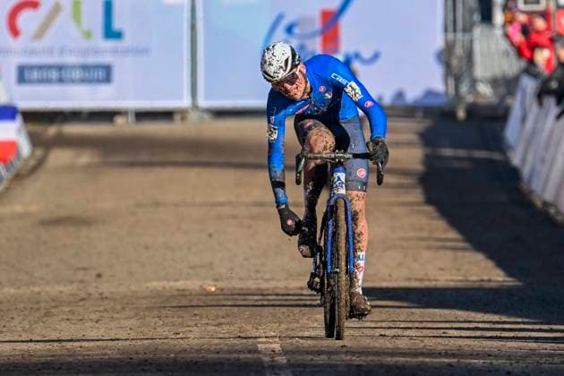 2025 UCI Cyclo-Cross WC - Men Junior LIEVIN, FRANCE - FEBRUARY 02 : Agostinacchio Mattia (ITA) at the finish line during the 2025 UCI Cyclo-Cross World Championships for Men Junior on February 02, 2025 in Lievin, France, 02 02 2025 Lievin France  Copyright: xNicoxVereeckenx