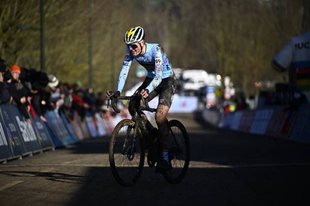 Belgian Mats Vanden Eynde crosses the finish line at the junior men competition of the UCI cyclocross World Championship, WM, Weltmeisterschaft in Lievin, France, Sunday 02 February 2025. The world championships are taking place from 31 January until 02 February. JASPERxJACOBS  x111633054x