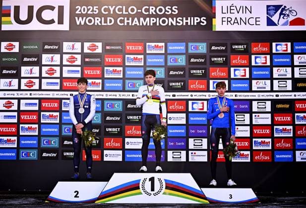 French Soren Bruyere, Italian Mattia Agostinacchio and Italian Filippo Grigolini celebrate on the podium after the junior men competition of the UCI cyclocross World Championship, WM, Weltmeisterschaft in Lievin, France, Sunday 02 February 2025. The world championships are taking place from 31 January until 02 February. JASPERxJACOBS  x111633975x