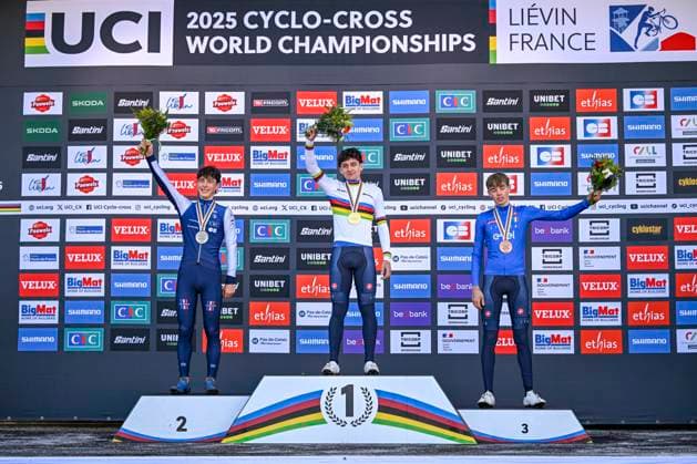2025 UCI Cyclo-Cross WC - Men Junior LIEVIN, FRANCE - FEBRUARY 02 : Agostinacchio Mattia (ITA) , Bruyere Joumard Soren (FRA) , Grigolini Filippo (ITA) on the podium during the 2025 UCI Cyclo-Cross World Championships for Men Junior on February 02, 2025 in Lievin, France, 02 02 2025 Lievin France  Copyright: xNicoxVereeckenx