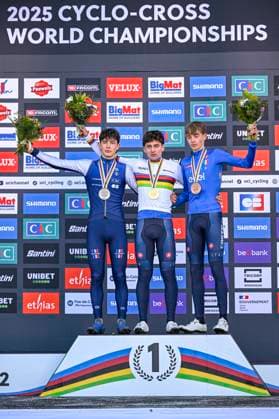 2025 UCI Cyclo-Cross WC - Men Junior LIEVIN, FRANCE - FEBRUARY 02 : Agostinacchio Mattia (ITA) , Bruyere Joumard Soren (FRA) , Grigolini Filippo (ITA) on the podium during the 2025 UCI Cyclo-Cross World Championships for Men Junior on February 02, 2025 in Lievin, France, 02 02 2025 Lievin France  Copyright: xNicoxVereeckenx