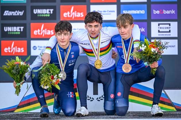 Sport Themen der Woche KW05 Sport Bilder des Tages 2025 UCI Cyclo-Cross WC - Men Junior LIEVIN, FRANCE - FEBRUARY 02 : Agostinacchio Mattia (ITA) , Bruyere Joumard Soren (FRA) , Grigolini Filippo (ITA) on the podium during the 2025 UCI Cyclo-Cross World Championships for Men Junior on February 02, 2025 in Lievin, France, 02 02 2025 Lievin France  Copyright: xNicoxVereeckenx