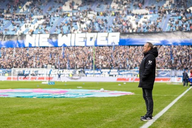 Hamburg, 2. Februar 2025 - Fußball, 2. Bundesliga 2024 25, Hamburger SV - Hannover 96: Andre Breitenreiter (Hannover 96, Trainer) DFL REGULATIONS PROHIBIT ANY USE OF PHOTOGRAPHS AS IMAGE SEQUENCES AND OR QUASI-VIDEO.