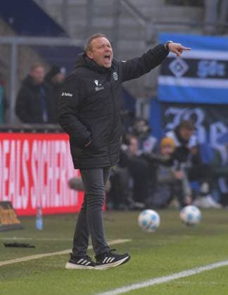 02.02.2025, xblx, Fussball 2.Bundesliga, Hamburger SV - Hannover 96 v.l. Trainer Andre Breitenreiter (Coach Hannover 96) (DFL DFB REGULATIONS PROHIBIT ANY USE OF PHOTOGRAPHS as IMAGE SEQUENCES and or QUASI-VIDEO) Hamburg