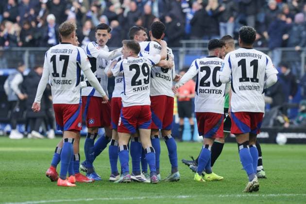 GER,Hamburg, Fussball, DFB, Hamburger SV vs Hannover 96 , im Hamburger Volksparkstadion , 02.02.2025 , v.l. Hamburger SV feiert das 1:0 durch Silvan Hefti (Hamburger SV) DFL regulations prohibit any use of photographs as image sequences and or quasi-video. Copyright: HMBxMedia FernandoxSoares
