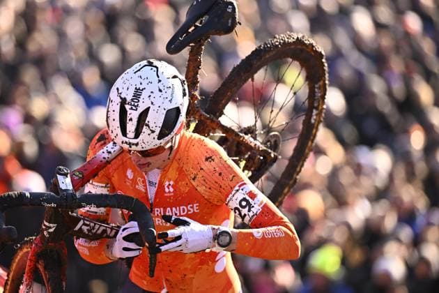 Dutch Leonie Bentveld pictured in action during the U23 women competition of the UCI cyclocross World Championship, WM, Weltmeisterschaft in Lievin, France, Sunday 02 February 2025. The world championships are taking place from 31 January until 02 February. JASPERxJACOBS  x111639134x
