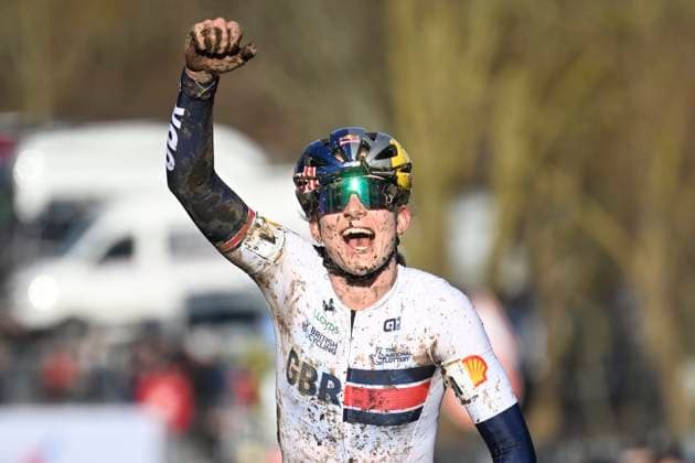 2025 UCI Cyclo-Cross WC - Women Under 23 LIEVIN, FRANCE - FEBRUARY 02 : Backstedt Zoe (GBR) celebrating her victory during the 2025 UCI Cyclo-Cross World Championships for Women Under 23 on February 02, 2025 in Lievin, France, 02 02 2025 Lievin France  Copyright: xNicoxVereeckenx