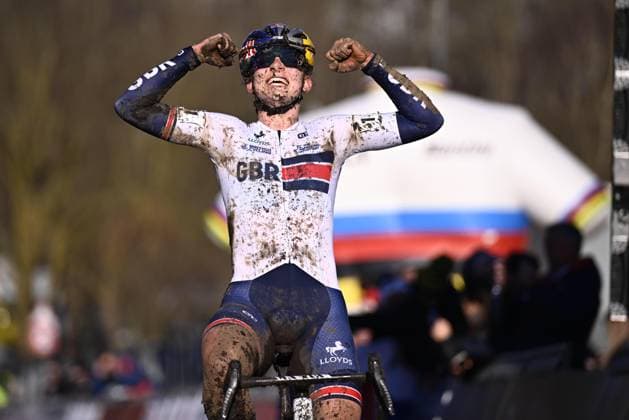 British Zoe Backstedt celebrates as she crosses the finish line to win the U23 women competition of the UCI cyclocross World Championship, WM, Weltmeisterschaft in Lievin, France, Sunday 02 February 2025. The world championships are taking place from 31 January until 02 February. JASPERxJACOBS  x111639930x
